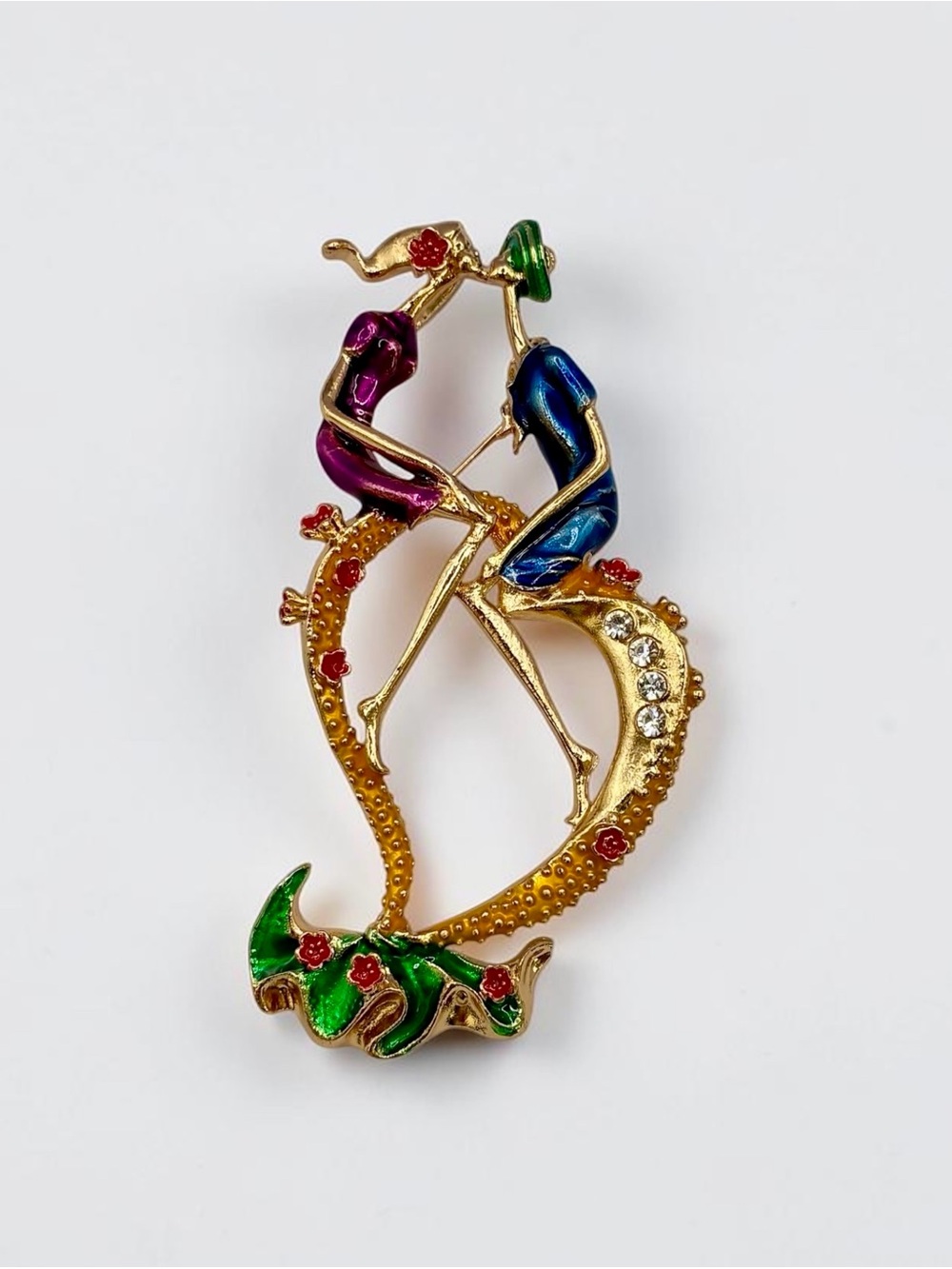 Betsey Johnson Christmas Dancing Couple Holiday Brooch Pin Pendant